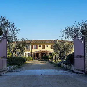 https://villa-loreto.hotelsalgherosardinia.com